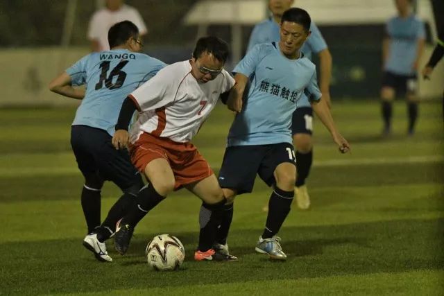 莱昂纳德32分快船险胜森林狼 76人力克独行侠